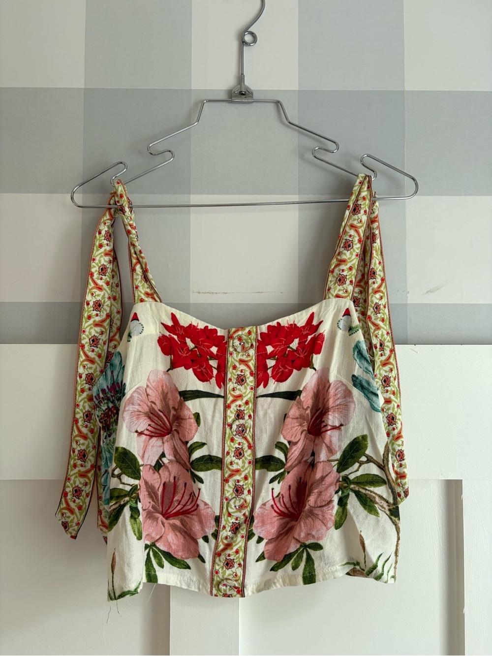 Rose & Olive Floral Tie-Shoulder Cropped Tank Top in White, Pink & Red Large - Picture 4 of 7